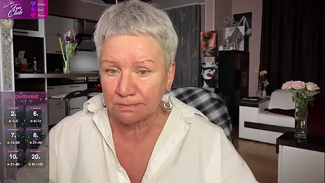 Snapshot of roxana_brooks chatting on March 8, 5:33 pm roxana brooks online show from March 8, 5:33 pm