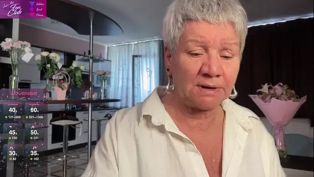 Snapshot of roxana_brooks chatting on March 19, 2:13 pm roxana brooks online show from March 19, 2:13 pm