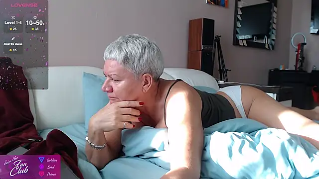 Snapshot of roxana_brooks chatting on October 9, 6:55 am roxana brooks online show from October 9, 6:55 am