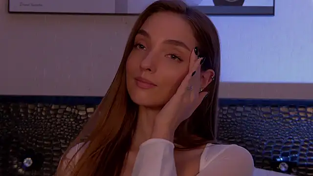 VirginieCruz online show from February 4, 1:34 am