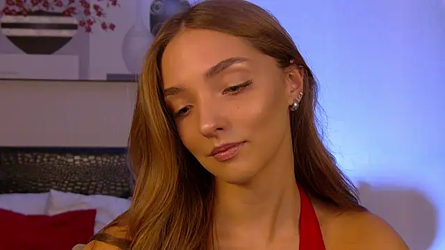 VirginieCruz online show from October 13, 7:25 pm