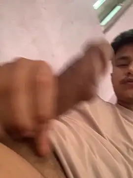 Hullax online show from April 18, 3:21 am