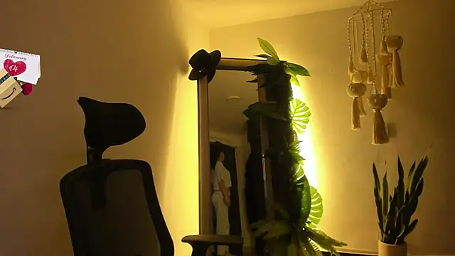 Snapshot of Mala_Bad chatting on February 10, 11:46 am Mala Bad online show from February 10, 11:46 am