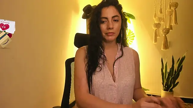 Snapshot of Mala_Bad chatting on February 13, 12:43 pm Mala Bad online show from February 13, 12:43 pm