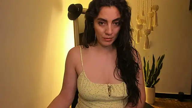 Snapshot of Mala_Bad chatting on February 18, 1:11 pm Mala Bad online show from February 18, 1:11 pm