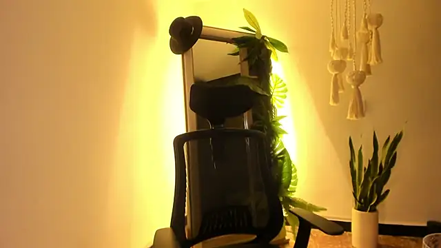 Snapshot of Mala_Bad chatting on March 12, 4:56 pm Mala Bad online show from March 12, 4:56 pm