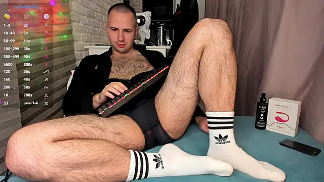 Snapshot of Alexey_Hairy chatting on February 6, 5:51 pm Alexey Hairy online show from February 6, 5:51 pm