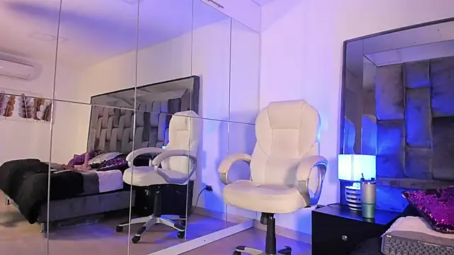 zinnia mosley online show from January 11, 11:37 am