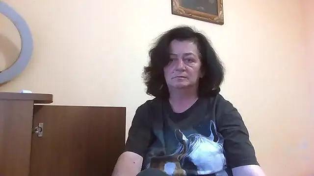 Snapshot of GypsiQueen2 chatting on June 15, 6:21 pm GypsiQueen2 online show from June 15, 6:21 pm