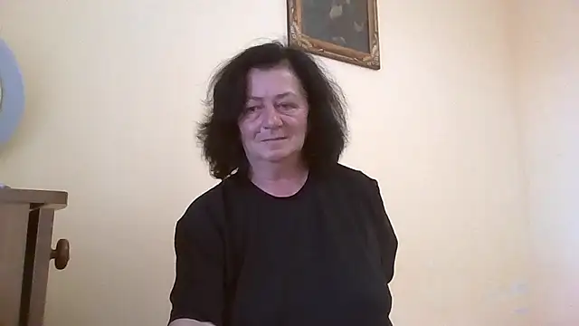 Snapshot of GypsiQueen2 chatting on June 18, 5:17 pm GypsiQueen2 online show from June 18, 5:17 pm