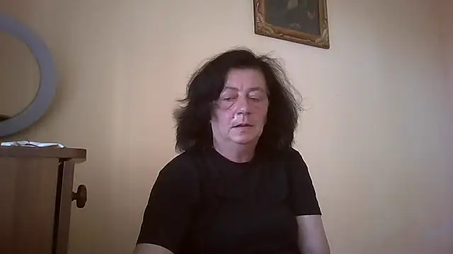 Snapshot of GypsiQueen2 chatting on June 19, 4:33 pm GypsiQueen2 online show from June 19, 4:33 pm