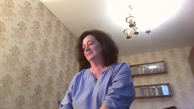 Snapshot of GypsiQueen2 chatting on July 7, 4:55 pm GypsiQueen2 online show from July 7, 4:55 pm