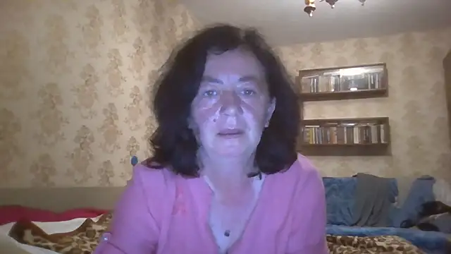 Snapshot of GypsiQueen2 chatting on July 18, 8:01 pm GypsiQueen2 online show from July 18, 8:01 pm