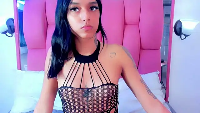 Snapshot of XXVIOLETTAXX chatting on December 18, 5:00 pm XXVIOLETTAXX online show from December 18, 5:00 pm