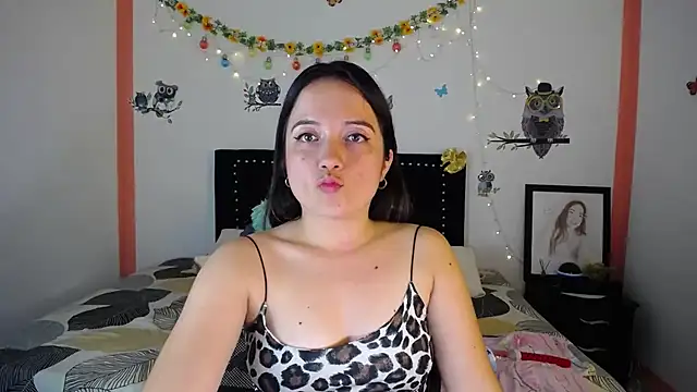 Snapshot of naughty_girl_4u chatting on December 7, 7:43 pm naughty girl 4u online show from December 7, 7:43 pm