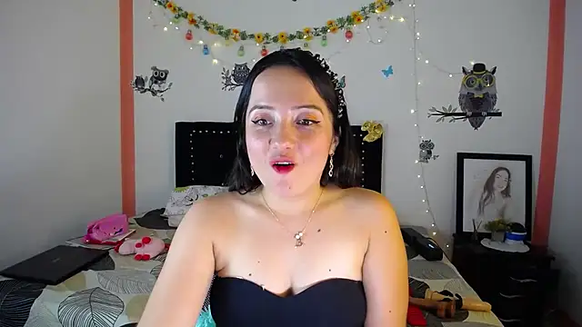Snapshot of naughty_girl_4u chatting on January 22, 9:21 pm naughty girl 4u online show from January 22, 9:21 pm