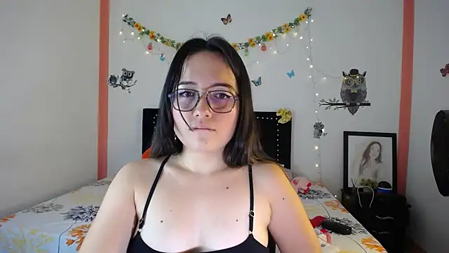 Snapshot of naughty_girl_4u chatting on February 12, 7:24 pm naughty girl 4u online show from February 12, 7:24 pm