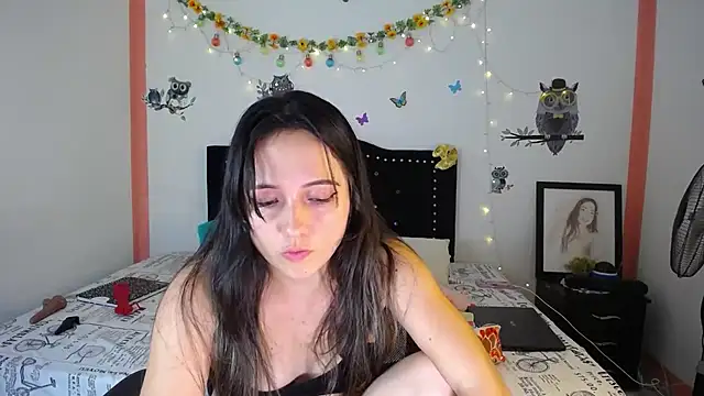 Snapshot of naughty_girl_4u chatting on March 12, 11:22 pm naughty girl 4u online show from March 12, 11:22 pm