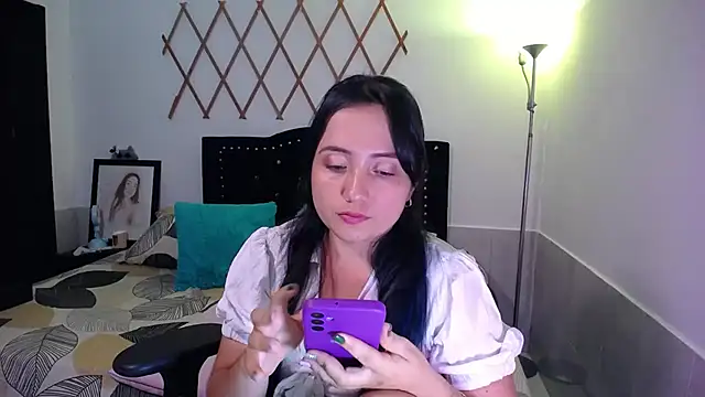 Snapshot of naughty_girl_4u chatting on September 19, 8:20 pm naughty girl 4u online show from September 19, 8:20 pm
