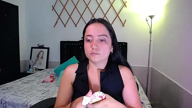 Snapshot of naughty_girl_4u chatting on September 29, 7:40 pm naughty girl 4u online show from September 29, 7:40 pm
