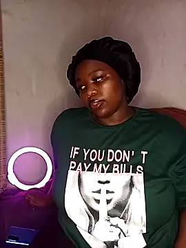 Snapshot of Aaaliyah445 chatting on December 22, 7:21 pm Aaaliyah445 online show from December 22, 7:21 pm