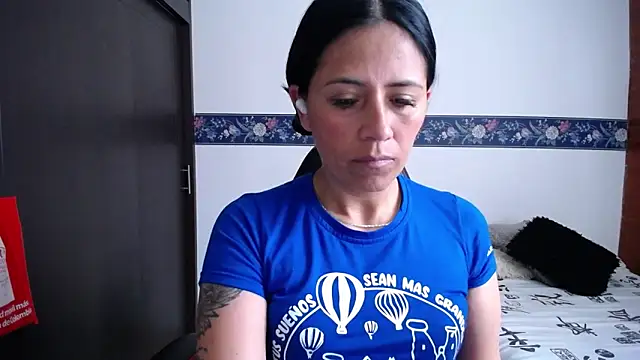 Snapshot of sharoon_cheerry chatting on October 18, 3:24 pm sharoon cheerry online show from October 18, 3:24 pm