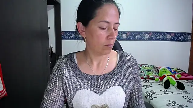 Snapshot of sharoon_cheerry chatting on December 2, 12:32 pm sharoon cheerry online show from December 2, 12:32 pm