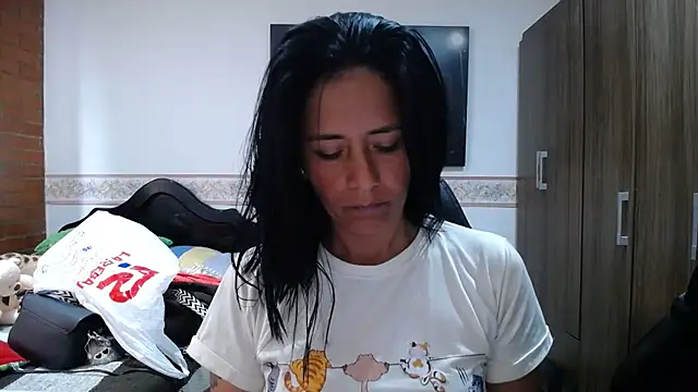 Snapshot of sharoon_cheerry chatting on May 7, 12:32 pm sharoon cheerry online show from May 7, 12:32 pm