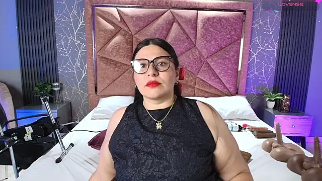 Amanda-Cruz online show from December 1, 9:20 pm