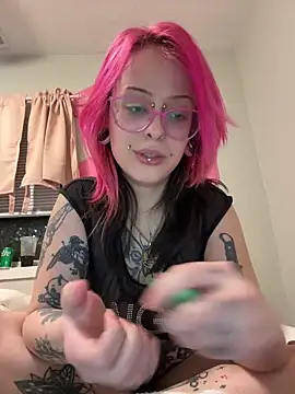 Snapshot of MissRomero chatting on January 14, 12:33 am MissRomero online show from January 14, 12:33 am