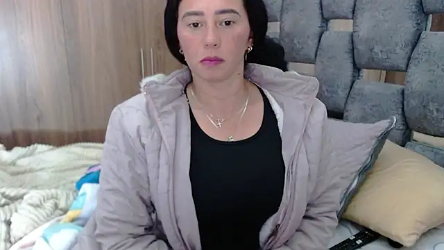 sara hott 1 online show from January 30, 9:04 pm