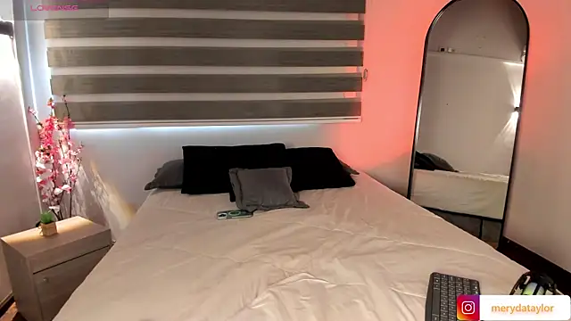 MERIDA TAYLOR online show from November 3, 12:17 pm