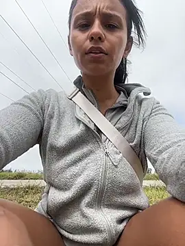 J loren online show from April 4, 7:33 pm