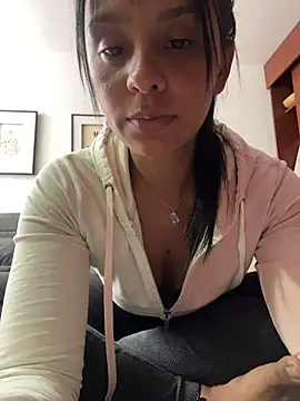 Snapshot of J_loren chatting on May 23, 9:08 pm J loren online show from May 23, 9:08 pm