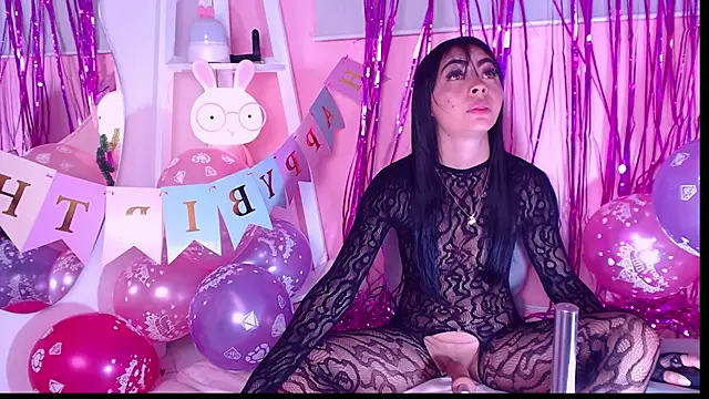 Snapshot of Sweet_Susie_ chatting on November 18, 8:57 pm Sweet Susie online show from November 18, 8:57 pm