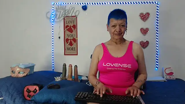 loquitaqueen011 online show from February 9, 12:17 am