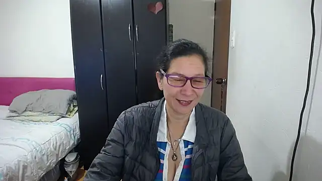 Snapshot of latin49 chatting on June 1, 4:25 am latin49 online show from June 1, 4:25 am