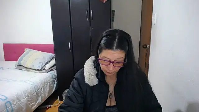 Snapshot of latin49 chatting on June 15, 5:31 am latin49 online show from June 15, 5:31 am