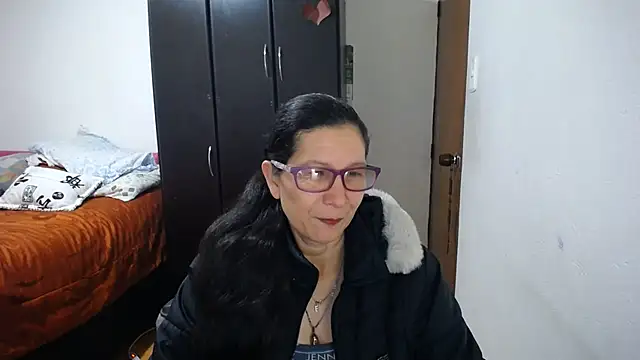 Snapshot of latin49 chatting on July 14, 4:28 am latin49 online show from July 14, 4:28 am