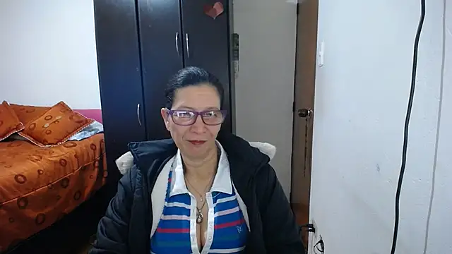 Snapshot of latin49 chatting on July 16, 5:13 am latin49 online show from July 16, 5:13 am