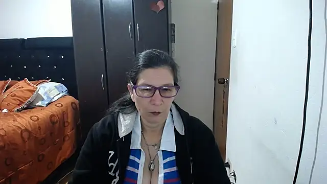 Snapshot of latin49 chatting on July 24, 4:10 am latin49 online show from July 24, 4:10 am