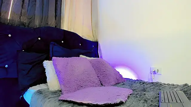 lesly xx online show from March 29, 9:37 pm