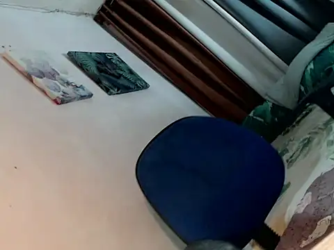 Snapshot of SweetlovelyLhena chatting on December 1, 5:29 pm SweetlovelyLhena online show from December 1, 5:29 pm