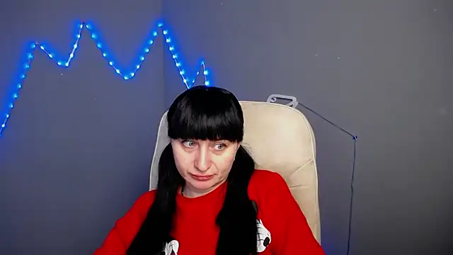 NinaFlawlees online show from April 20, 6:05 am