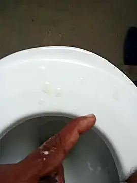 Snapshot of robinsan1010 chatting on March 10, 5:43 am robinsan1010 online show from March 10, 5:43 am