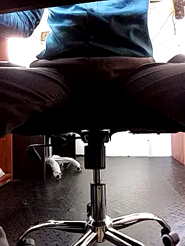 Snapshot of robinsan1010 chatting on March 20, 5:57 am robinsan1010 online show from March 20, 5:57 am