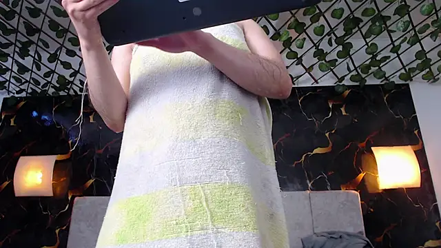 adriscute online show from April 11, 7:29 pm