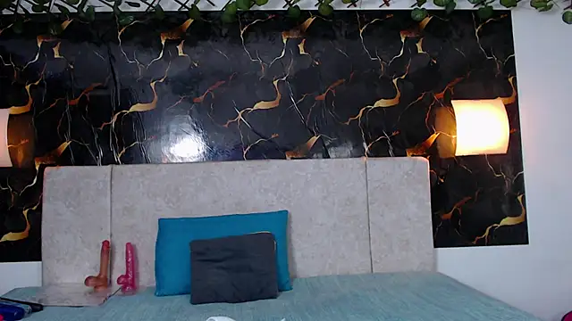 adriscute online show from April 14, 7:53 pm