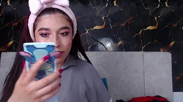 adriscute online show from April 16, 9:50 pm