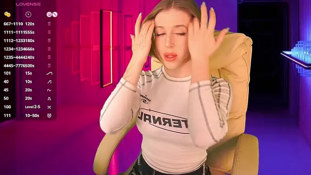 Snapshot of PenellopaRaw chatting on January 17, 2:18 pm PenellopaRaw online show from January 17, 2:18 pm